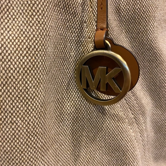Micheal Kors Bag - Picture 2 of 9